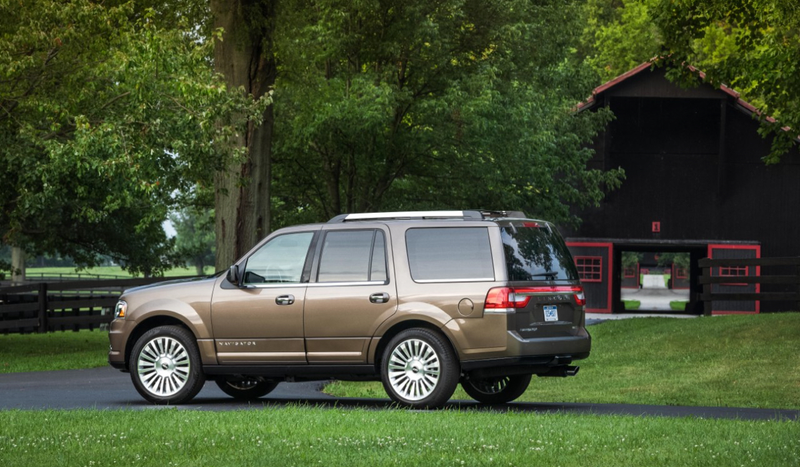 Illustration for article titled Lincoln Navigator: Jalopnik's Buyer's Guide